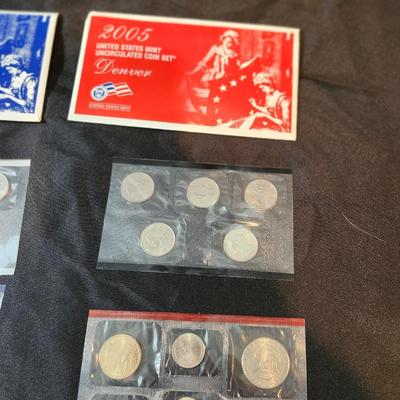 2005 U.S. Uncirculated Mint Set P & D (22 coins)