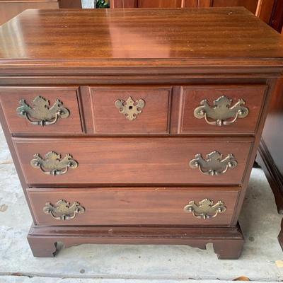 Link-Taylor nightstand -2 in this auction
