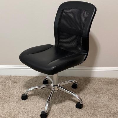 Black Mesh Back Vinyl Adjustable Office Chair