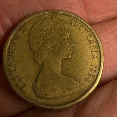 1984 Australia Queen Elizabeth 2 One Dollar Coin