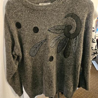 Woman's XS/S Vintage Pullovers and Sweaters