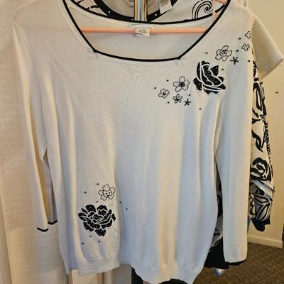 Woman's XS/S Vintage Pullovers and Sweaters