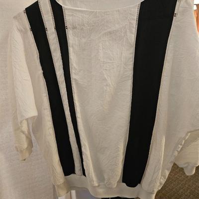 Woman's XS/S Vintage Pullovers and Sweaters