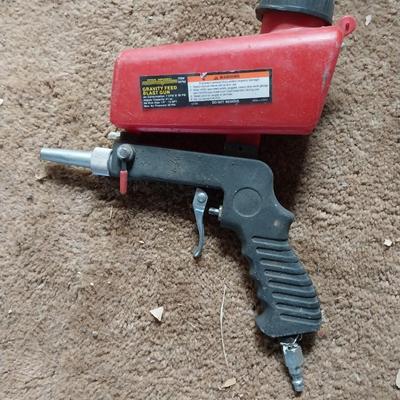 GRAVITY FEED BLAST GUN AND EXTRA CHUCKS