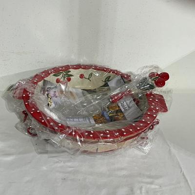 Figural Fruit Pattern Temp-Tations Tureen & More (G-MG)