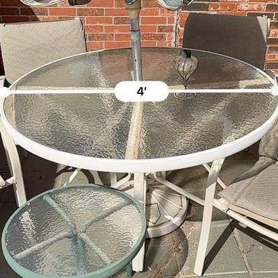 Outdoor patio set with extra side tables