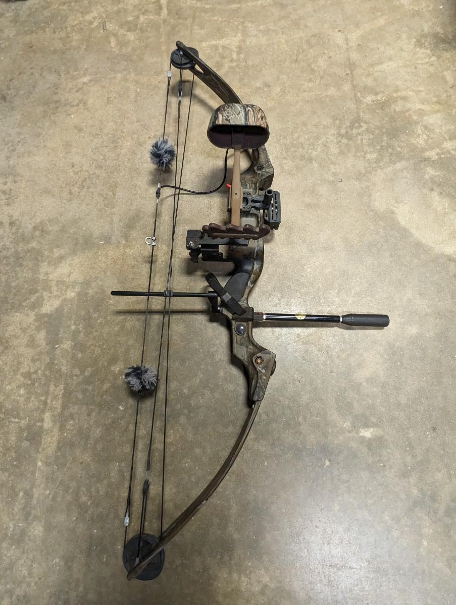 Whitetail Classic Cobra Compound Bow | EstateSales.org