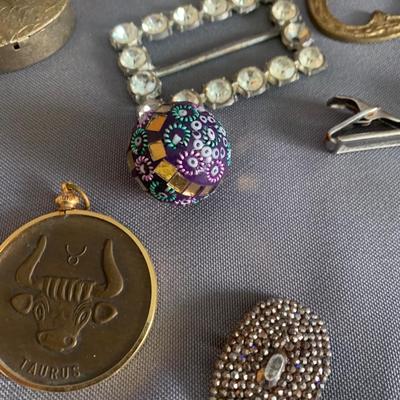 Large Vintage Collectibles Lot Compacts Tie Tacks Shoe Belt Buckles +++
