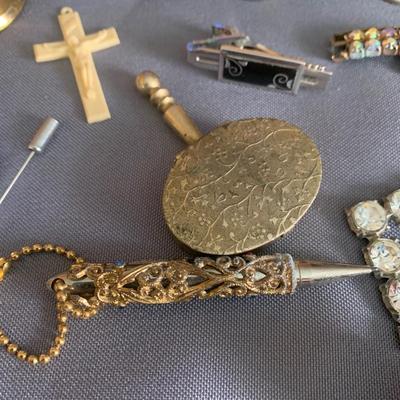 Large Vintage Collectibles Lot Compacts Tie Tacks Shoe Belt Buckles +++
