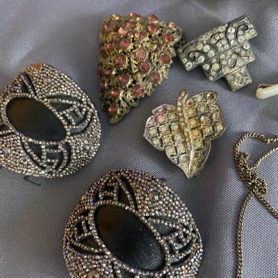 Large Vintage Collectibles Lot Compacts Tie Tacks Shoe Belt Buckles +++