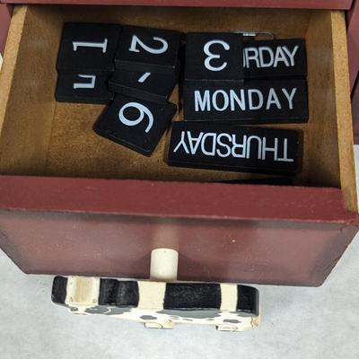 Wooden Barn Calendar With Day Dividers & Drawers