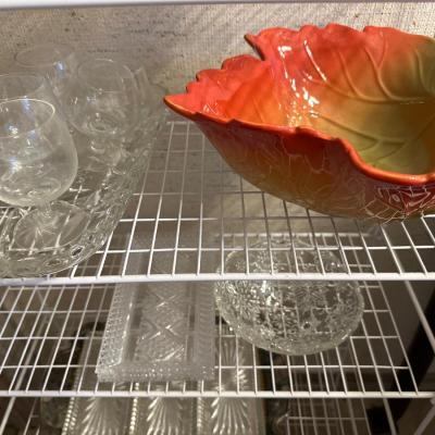 Mixed crystal and glassware bowls & shelf