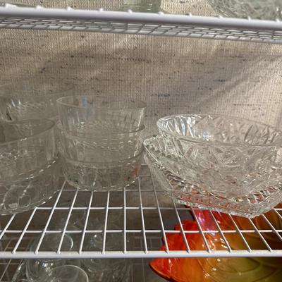 Mixed crystal and glassware bowls & shelf