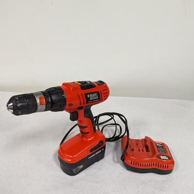 Blacker & Decker Drill With Charger & Battery Works
