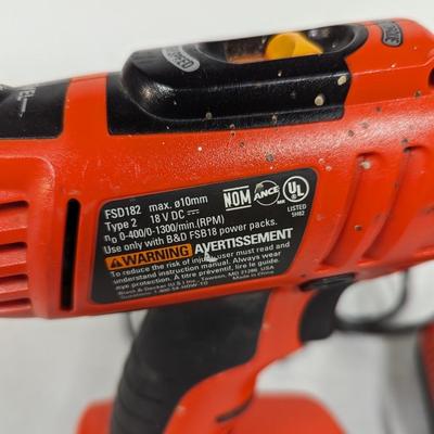 Blacker & Decker Drill With Charger & Battery Works