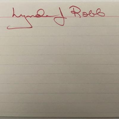 Lynda J Robb signature