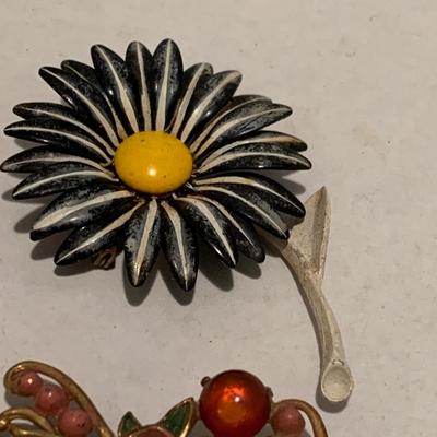Retro Brooch Lot 6 Pieces A113