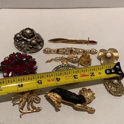 Vintage Estate Brooch Lot A110