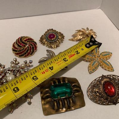 Vintage Estate Brooch Lot A109