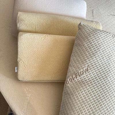 Tempurpedic pillow lot