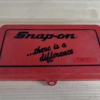 Snap-On Metric Tap and Die Set