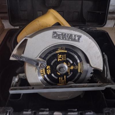 Circular Saw DeWalt Electric with Box