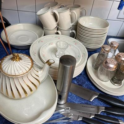 Corelle, Corning & Sadler lot