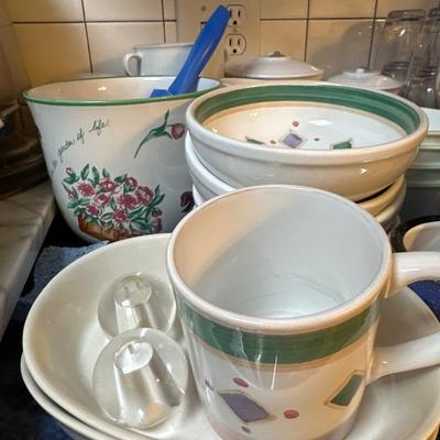 Corelle, Tupperware, mixed kitchen lot