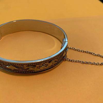Whiting & Davis Mesh Bags Hinged Bangle Bracelet