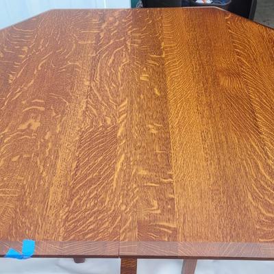 Dining room table w leaves and 4 chairs