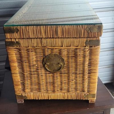 Wicker storage chest with glass top