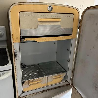 Vintage Refrigerator Freezer Westinghouse 1940-50's Gets Power