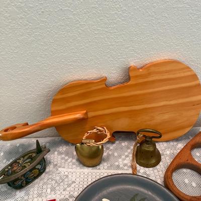 DR3- Vintage Swedish items & fiddle cutting board