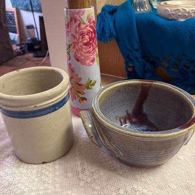 K23- Lipton tea pot & cup, pottery, paperweights