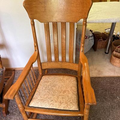 L6- Vintage Rocking chair
