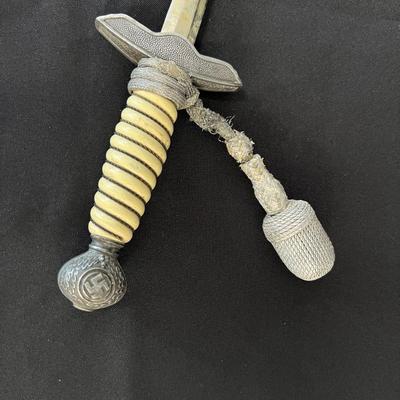 Believed to be Second Model Luftwaffe Dagger