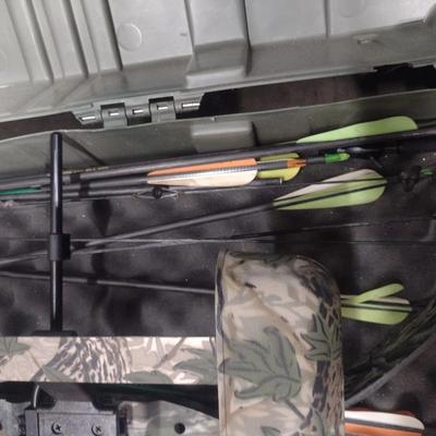PSE Nova Compound Bow 70# with 30" Draw Mossy Oak Finish with Quiver, Arrows, and Carry Case