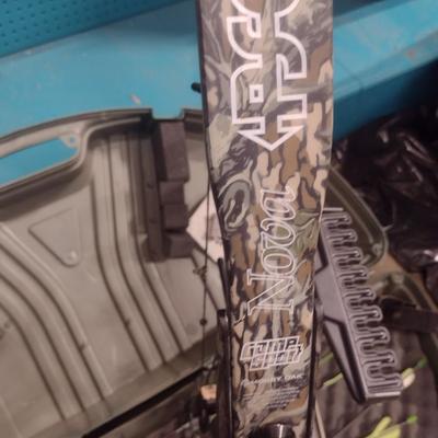 PSE Nova Compound Bow 70# with 30" Draw Mossy Oak Finish with Quiver, Arrows, and Carry Case