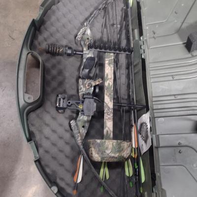 PSE Nova Compound Bow 70# with 30" Draw Mossy Oak Finish with Quiver, Arrows, and Carry Case