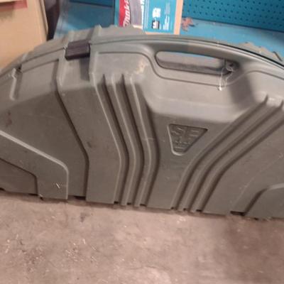 PSE Nova Compound Bow 70# with 30" Draw Mossy Oak Finish with Quiver, Arrows, and Carry Case