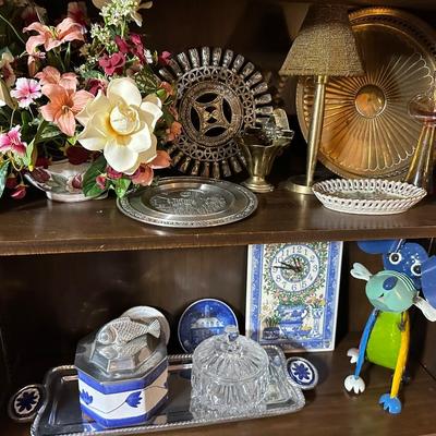 Decorative shelf items