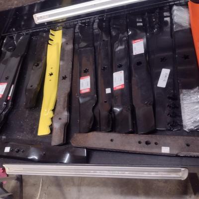 Assortment of New Lawn Mower Blades 21-3/16" to 21-4" Choice B