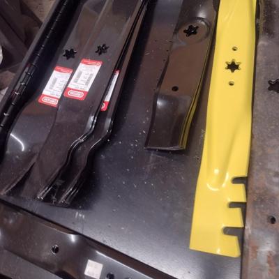 Assortment of New Lawn Mower Blades 21-3/16" to 21-4" Choice B