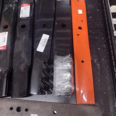 Assortment of New Lawn Mower Blades 21-3/16" to 21-4" Choice B