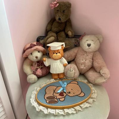 LOT 40Y: Teddy Bear Home Decor - Boyds Bears & More