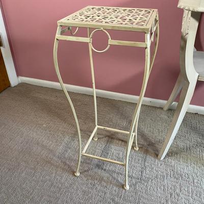 LOT 48Z: Superior Table Model 8454 w/ Plant Stand