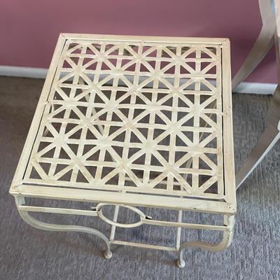 LOT 48Z: Superior Table Model 8454 w/ Plant Stand