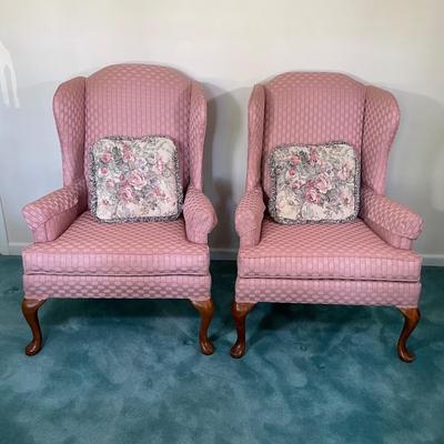 LOT 62F: 2 Matching Broyhill Queen Anne Style Lounge Chairs