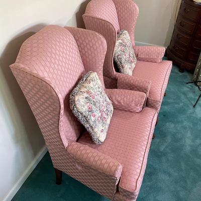 LOT 62F: 2 Matching Broyhill Queen Anne Style Lounge Chairs