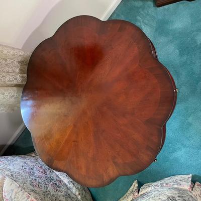 LOT 65F: Vintage Butler Plantation Cherry Collection Clover Pedestal Table